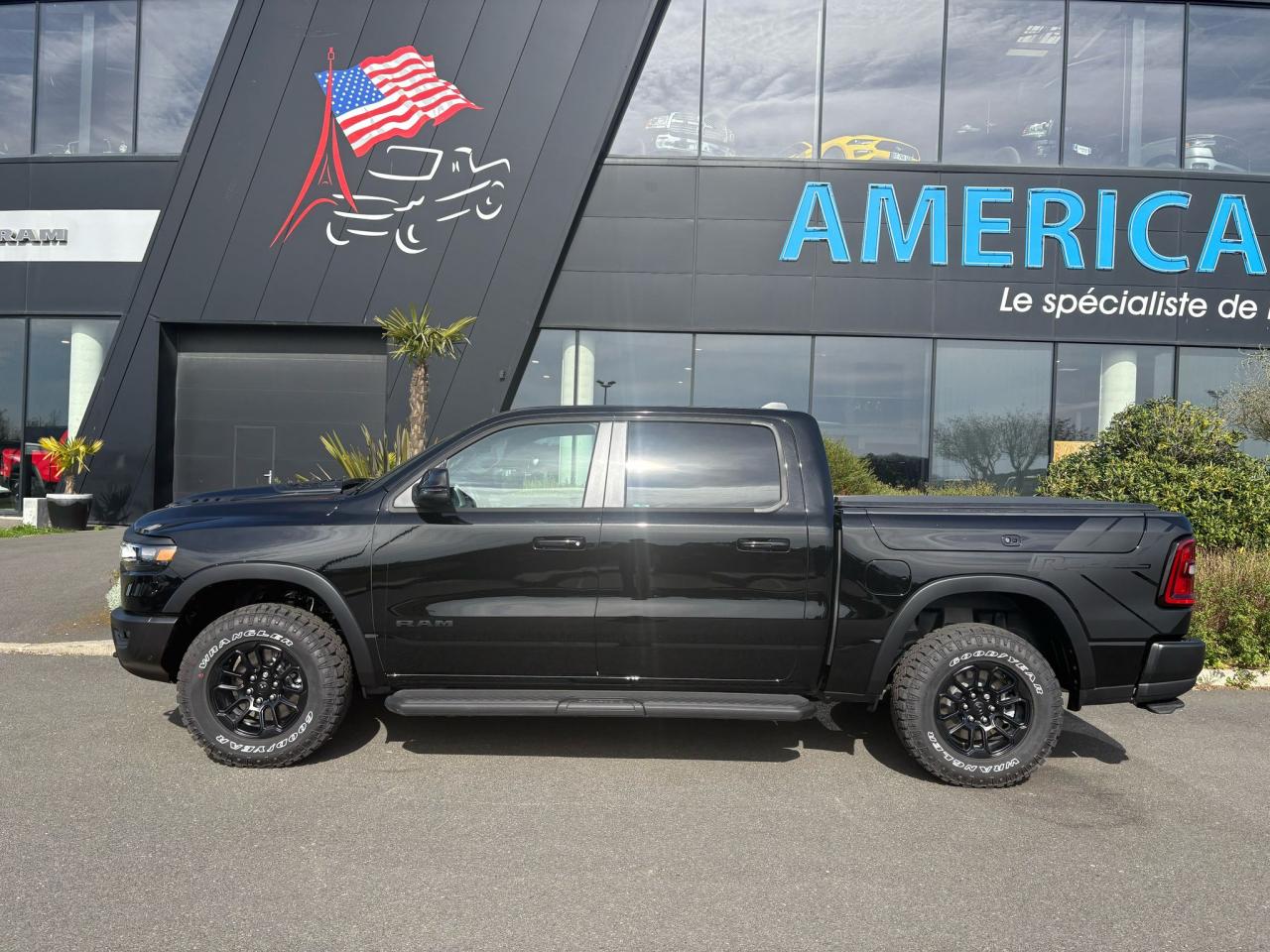 DODGE RAM 1500 CREW CAB REBEL AIR RAMBOX 2025