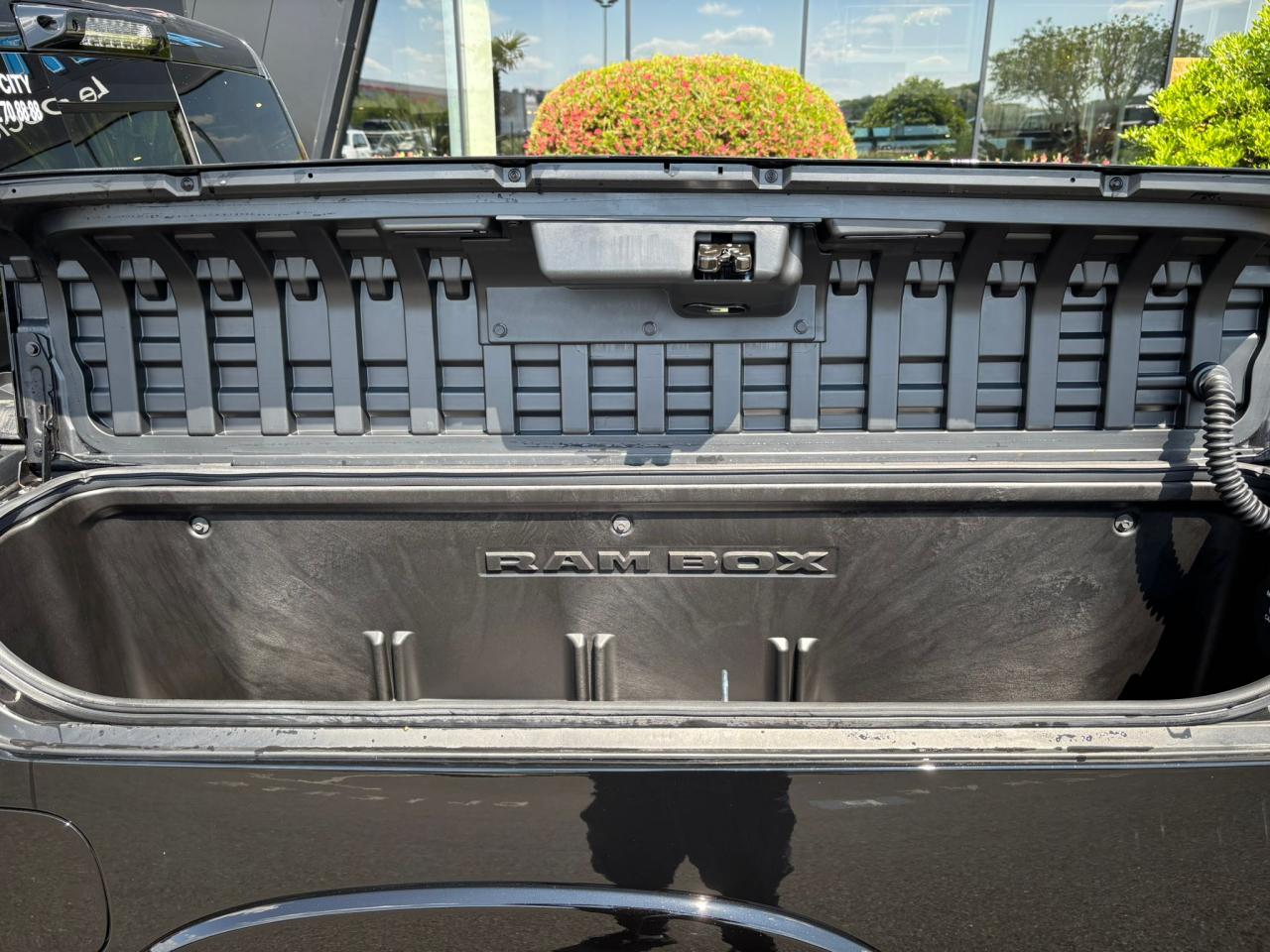 DODGE RAM 1500 CREW LIMITED NIGHT EDITION RAMBOX 2025